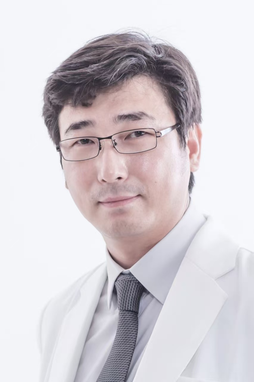 李镕秀 院长 形象照